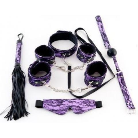 Кружевной набор пурпурный: маска, наручники, оковы, ошейник, флоггер, кляп