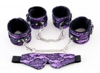 Кружевной набор пурпурный: наручники, оковы и маска 